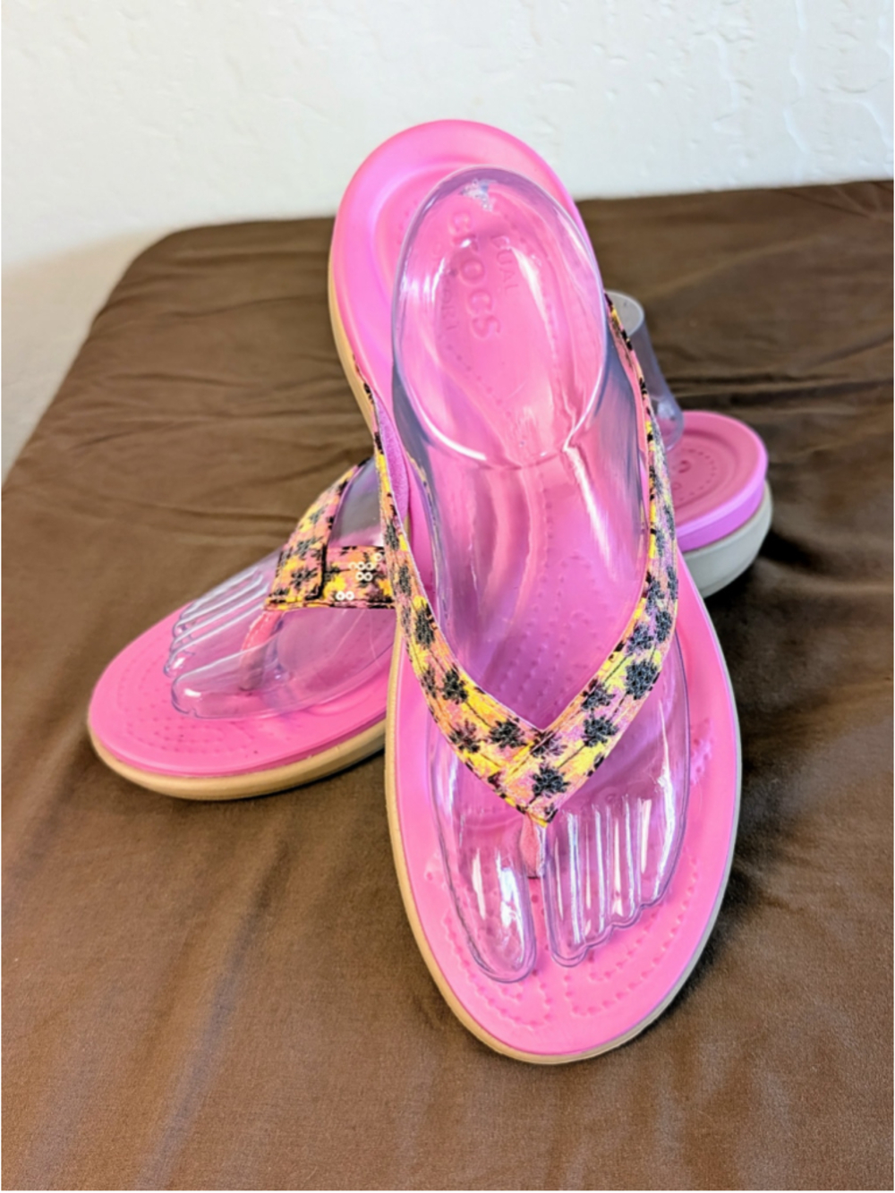 Crocs Dual Comfort Flip Flops Womens 10 Pink Floral Thong Sandals Comfort